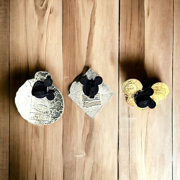 Three 101 Dalmatians Disney Parks Trading Pins, Plus 1 Bonus Pin - Picture 2 of 2